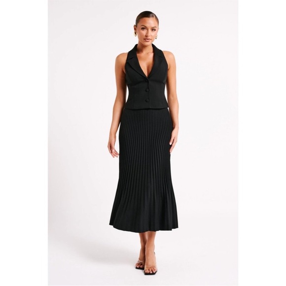 NWT Meshki Twyla Pleated Suiting Maxi Skirt in Black - Picture 1 of 2